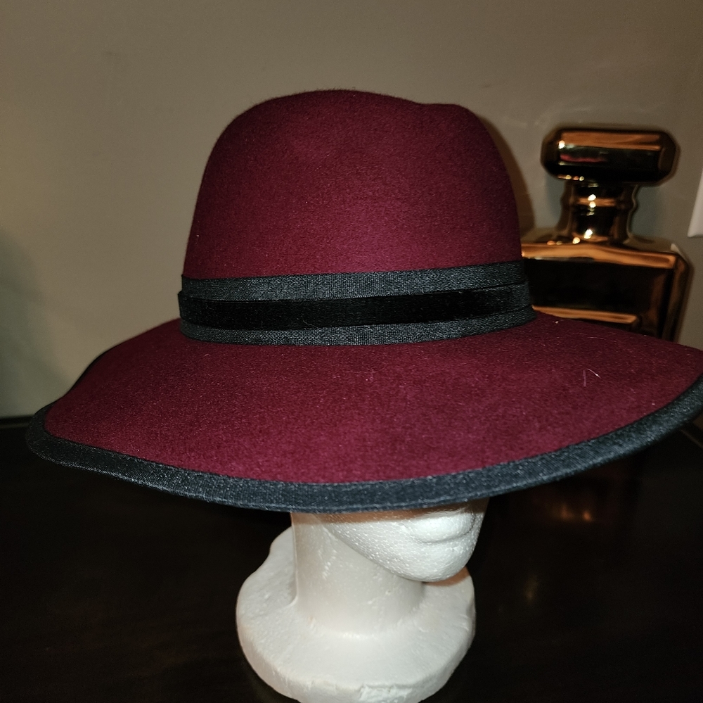 Isaac Mizrahi wool hat